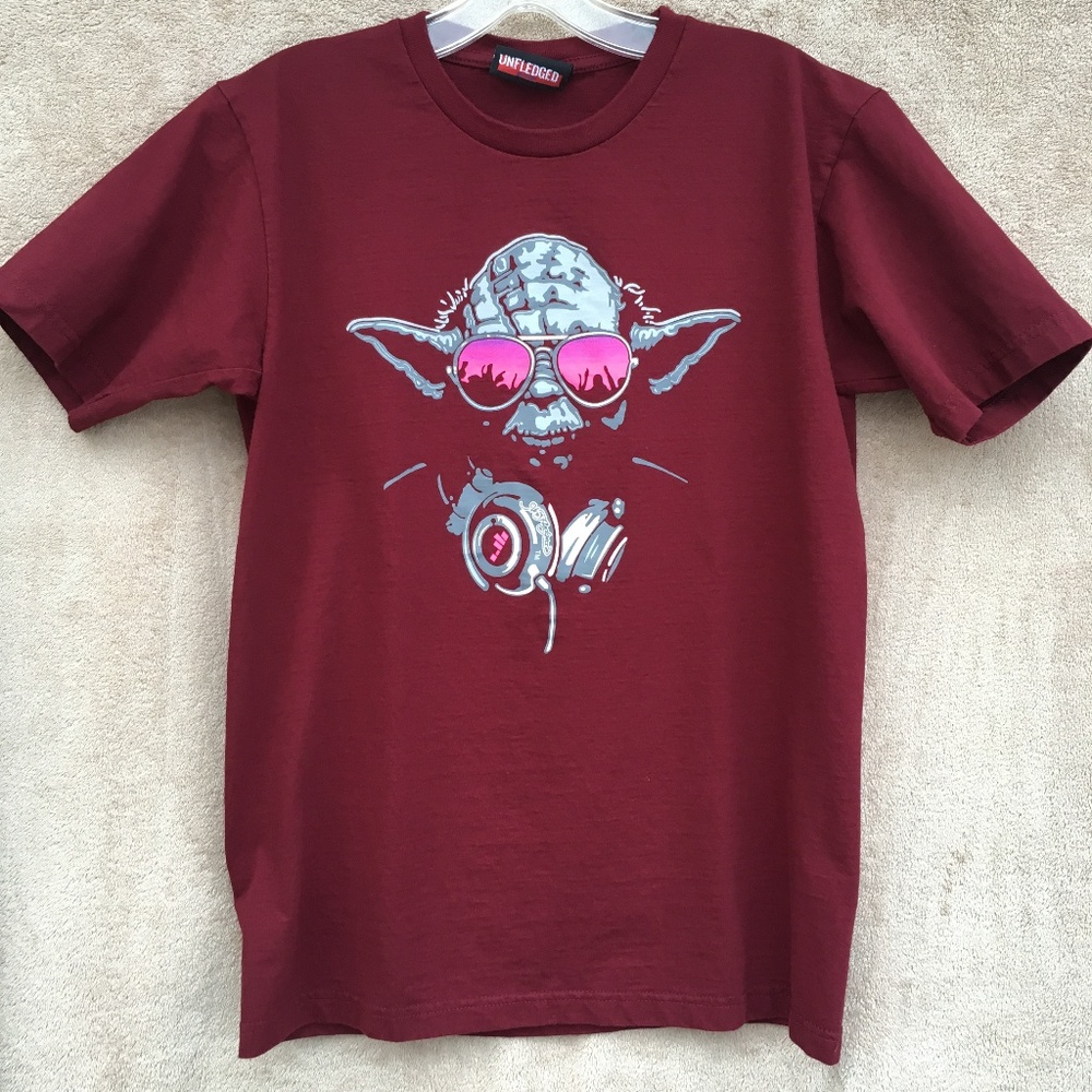 Unfledged DJ Yoda Star Wars Man's T-shirt